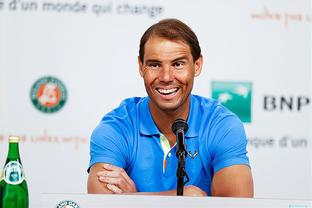 Năm tháng không buông tha người? Nadal, 37 tuổi, bị thương 7 tháng hồi năm ngoái, trở lại thi đấu 3 trận và bị thương nặng.